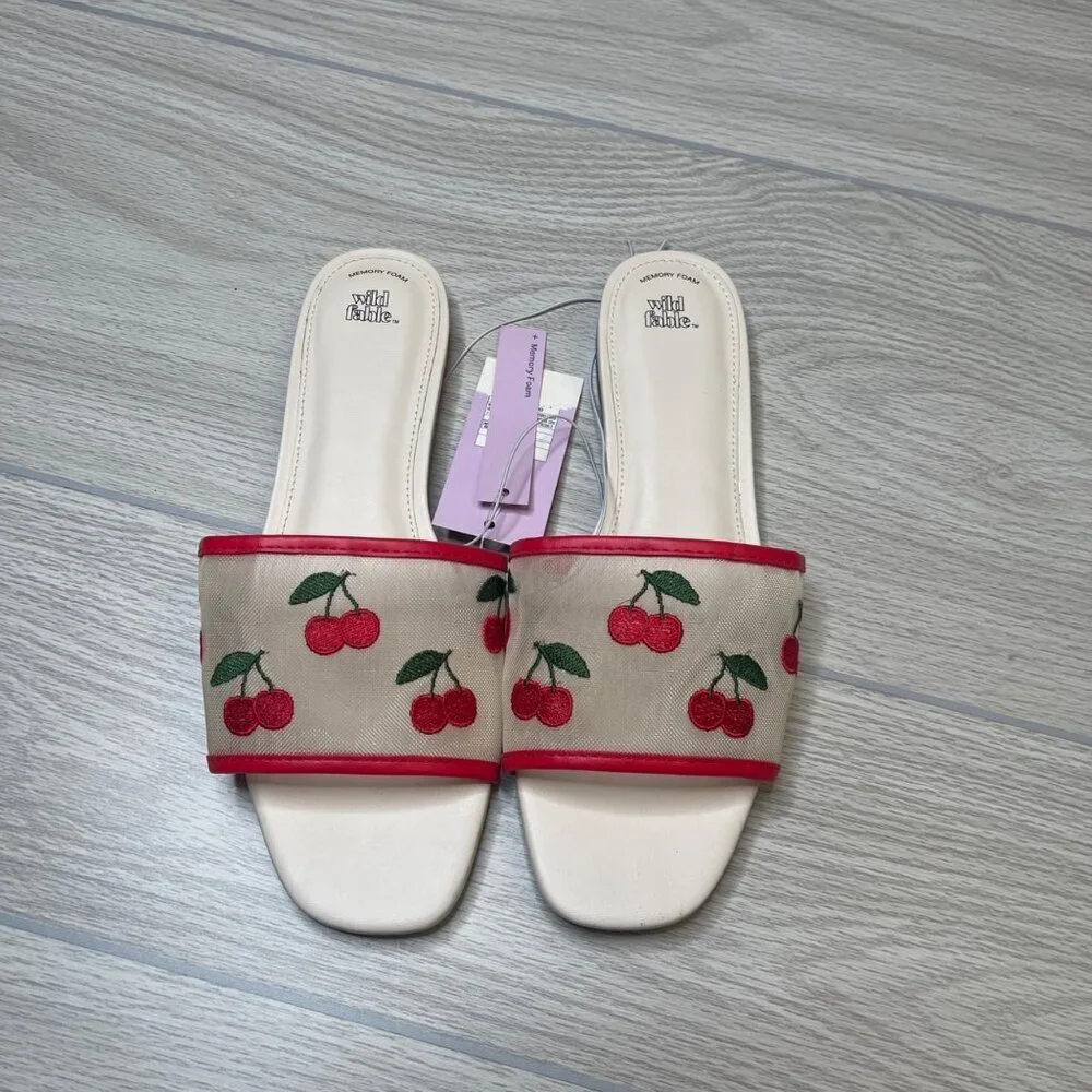 Wild Fable Cherry Embroidered White Mesh Red Trim Slip On Flat Slides size 9 New